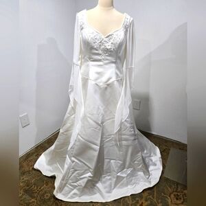 Venus by Lotus Orient Corp Wedding Gown